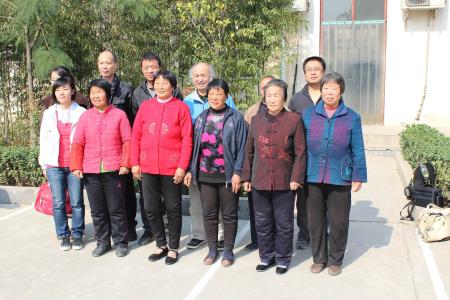 A Group Photo of the Leaders of the Center and the Paper-Cut Artists(Taken in October 2013, when the leaders went to Shilin Town, Shancheng District, Hebi City, Henan Province)